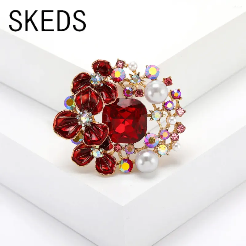 Broches skets exagérées femmes fleur de fleur de cristal brillant décoration en strass de luxe épingles de luxe pour la fête de la femme