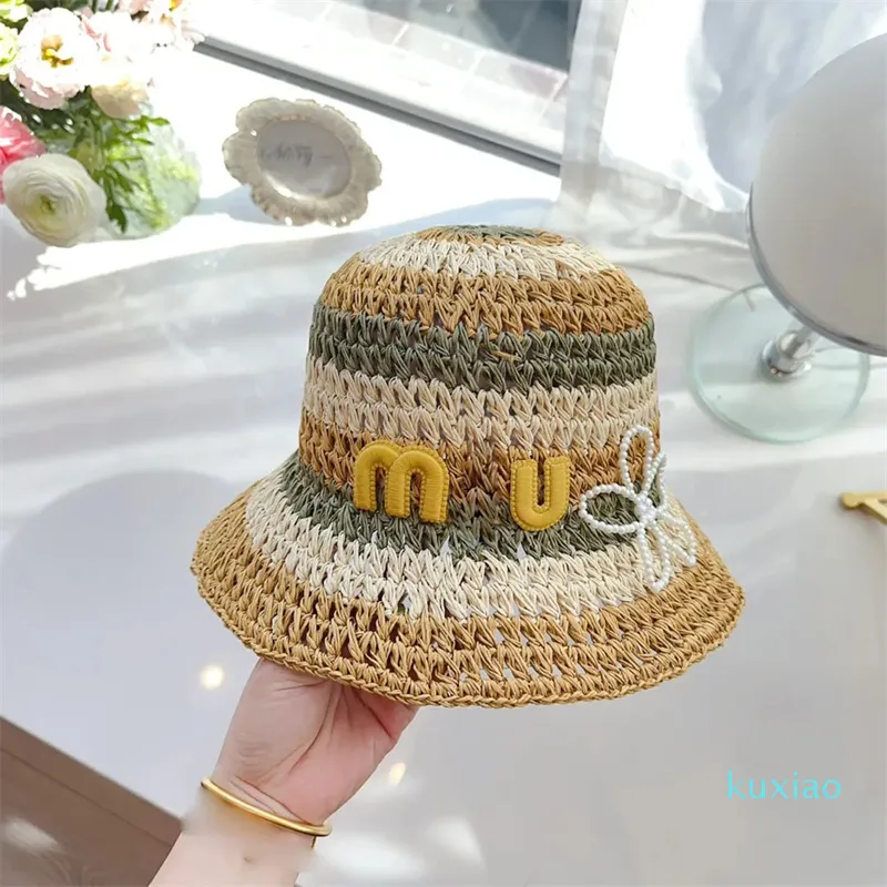 Sombrero de cubo de diseñador de color Rainbow con sombreros de paja tejidos de crochet de color dopamina con cartas bordadas para vacaciones de vacaciones de moda