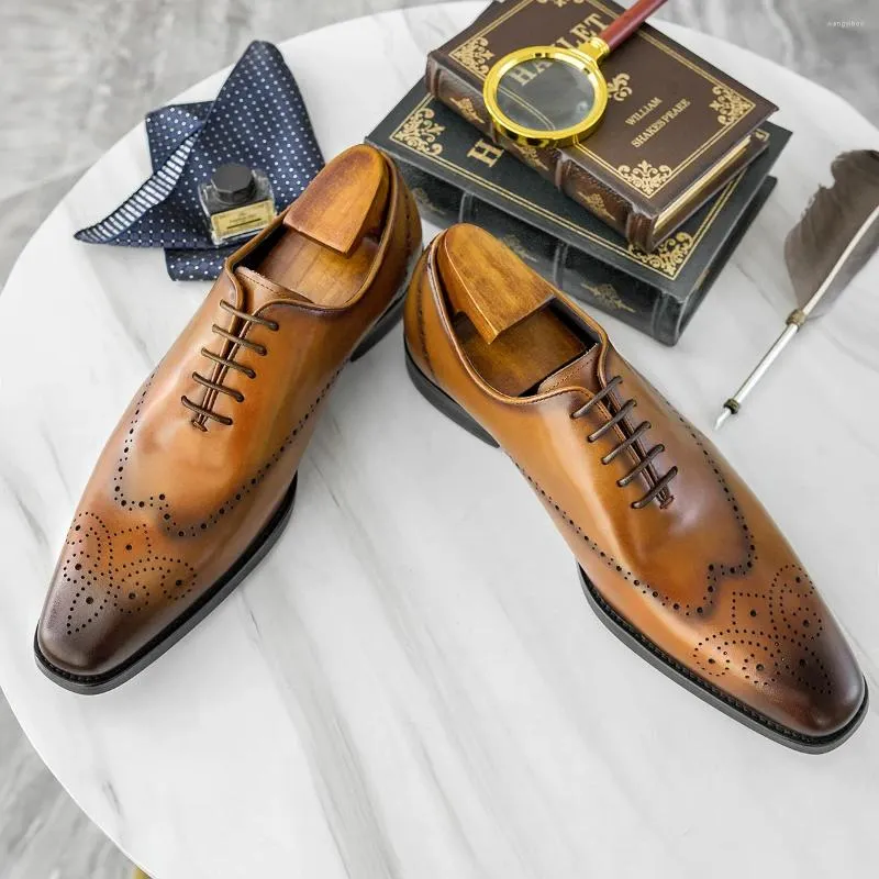 Chaussures habillées Hommes d'affaires haut de gamme Brock en cuir sculpté britannique Rétro carré Oxford Oxford Goodyear.