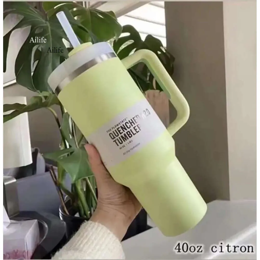 US Stock Citron Mugs Oz Piscine en acier inoxydable Gobeurs Gandage de couvercle Paille à grande capacité Bouteille d'eau pour la Saint Valentin Camping GG