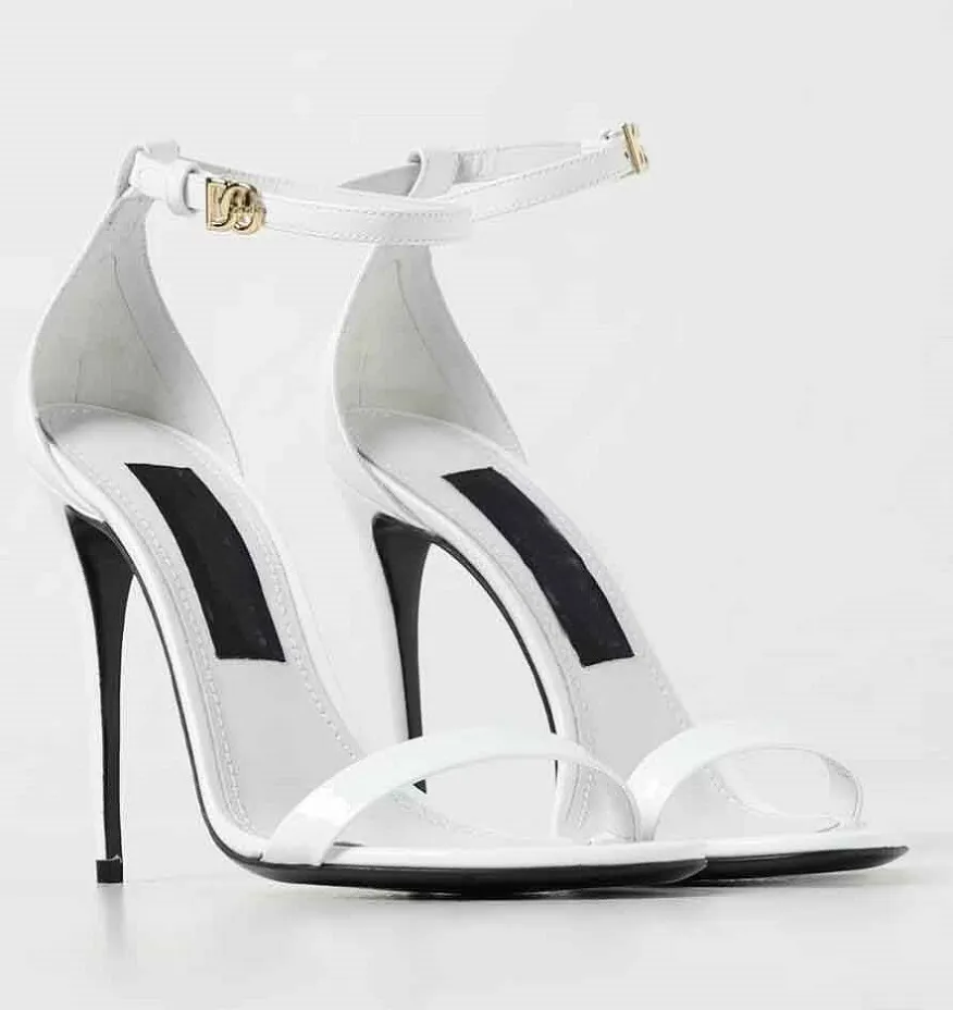 Beliebte Marke Brauthochzeit Keira Frauen Sandalen Schuhe Patent Leder Marken -Leder Sohle Gladiator Sandalien Gold weiße schwarze Pumpen