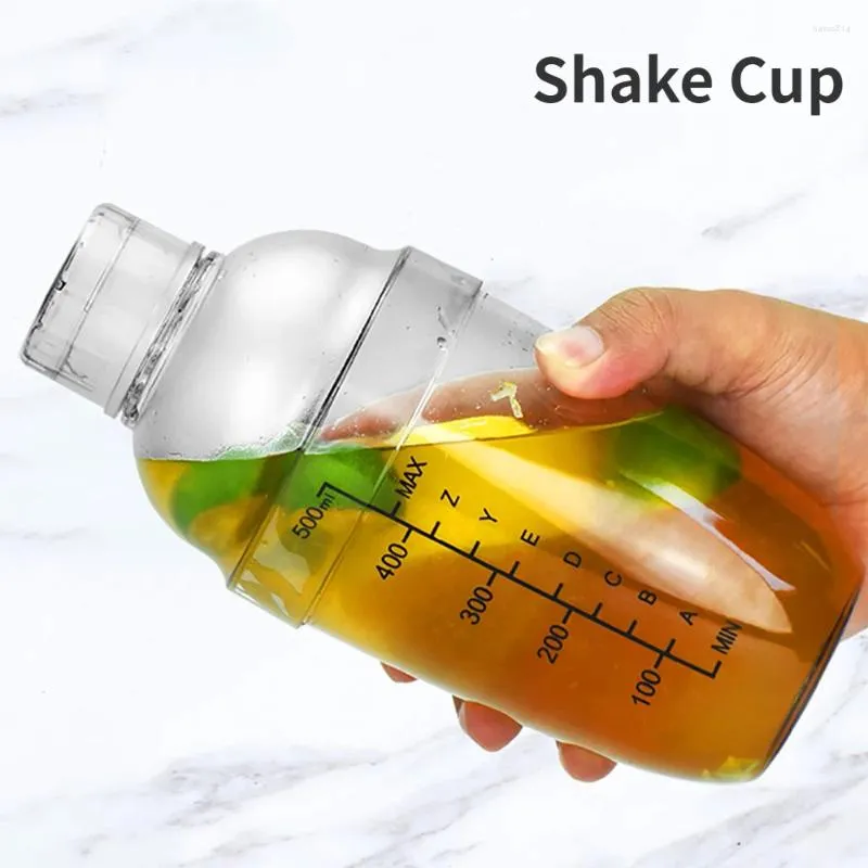 Produits de bar Food Grade PC Cocktail Shaker Martini Hand tasse avec échelles 700 ml Milk Tea Wine Drinker Mixer Gadget