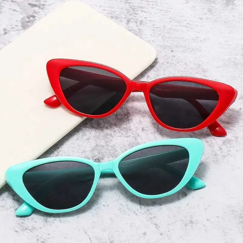 Solglasögon Nem Vintage Cat Eye Fashion Small Frame UV400 Shades Sun Glasses Party Travel Eyewear Female H240429