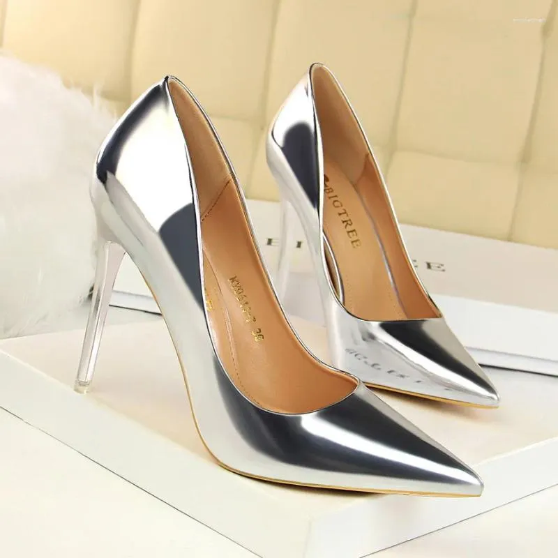 Sapatos de vestido Mulheres bombas de couro metálico 7,5 cm 10,5 cm de altura Lady steletto Low Wedding Wedding Silver Gold Goldly Quality