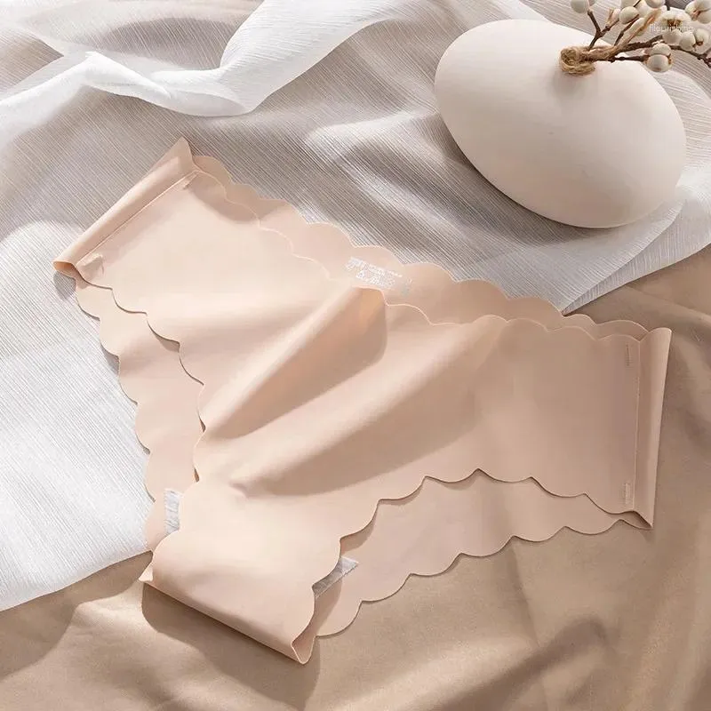 La culotte de femmes sporte des mémoires sans couture à mi-hauteur de la montée en service moyen sous-enwearfemale soft confort