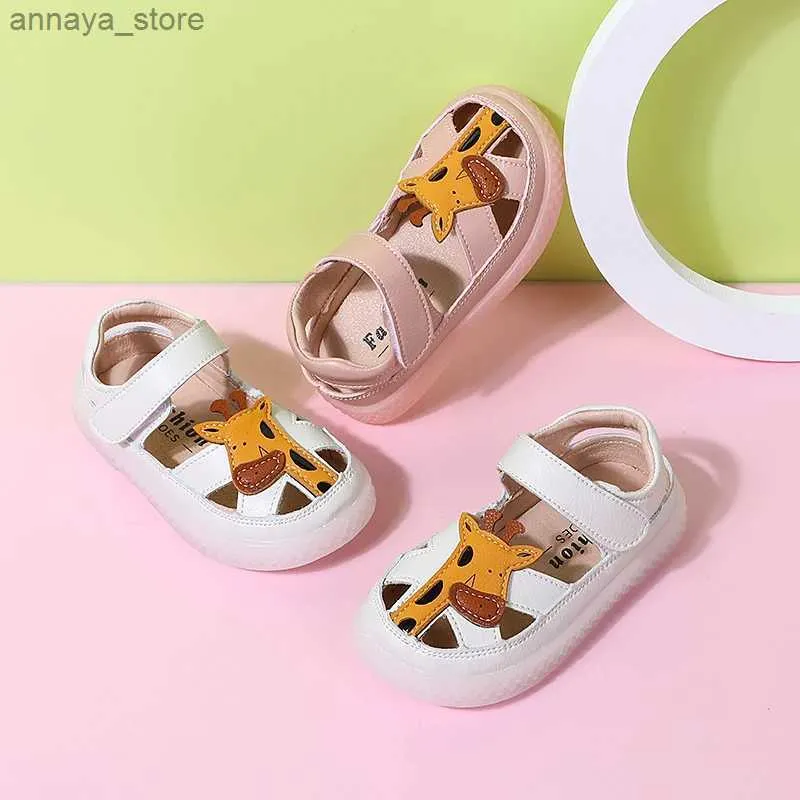 Sandalen Babyschuhe Leder süßes Giraffe Muster Babysandalen geeignet für Mädchen mit geschlossenen Zögern Nicht -Slip -Babysandalen in Sommerl240429