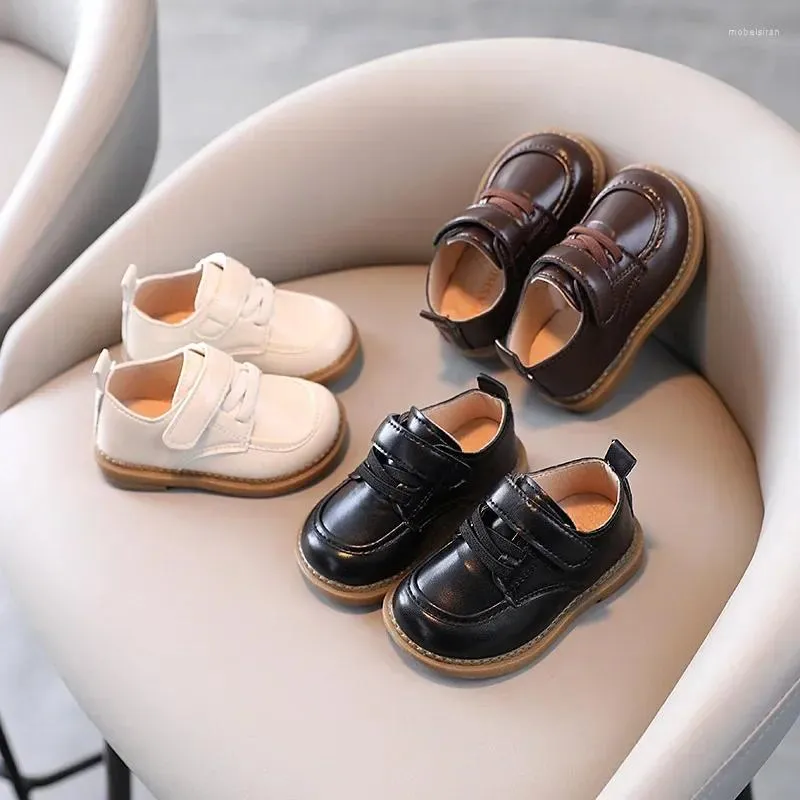Primeiros caminhantes 2024 Spring Autumn Sapatos de couro para bebê Criança Oxfords Crianças pequenas vestidos de menino Brown casual marrom