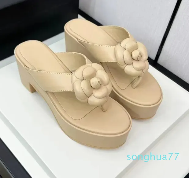 Sandles For Women Designer Sandals tongs tongs talons de coin glissades glisses d'été extérieur de plage chaussure luxueuse chaussure noire