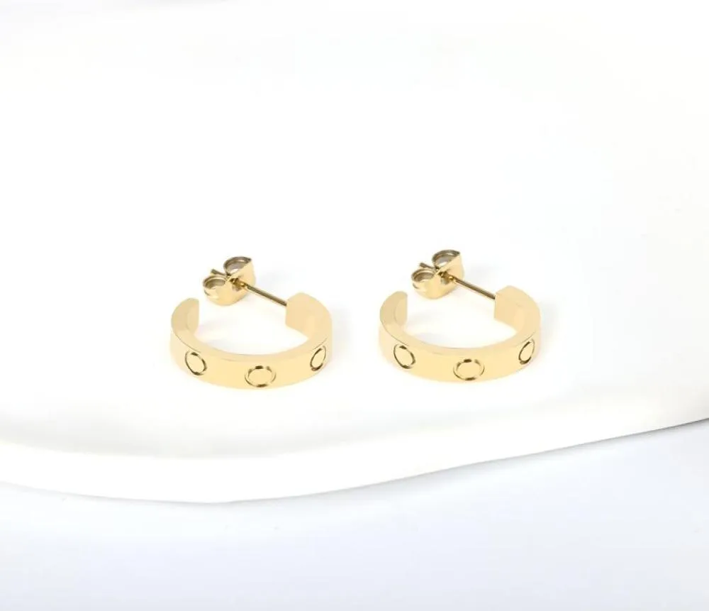 High Edition Ear Cuff Charms Love Earrings For Women Girls Ladies Stud Piercing sieraden gegraveerd logo Titanium Steel Gift Designer3832466