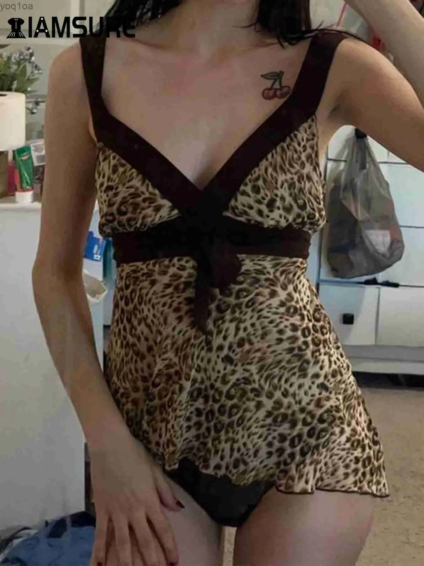 Kobiety z czołgów damskich Camis Iamsure seksowna lamparta odzież robocza Camis Ultra cienki głęboki rękawie z rękawem w szyku V Womens 2024 Summer Fashion Street Clothing Womensl2404