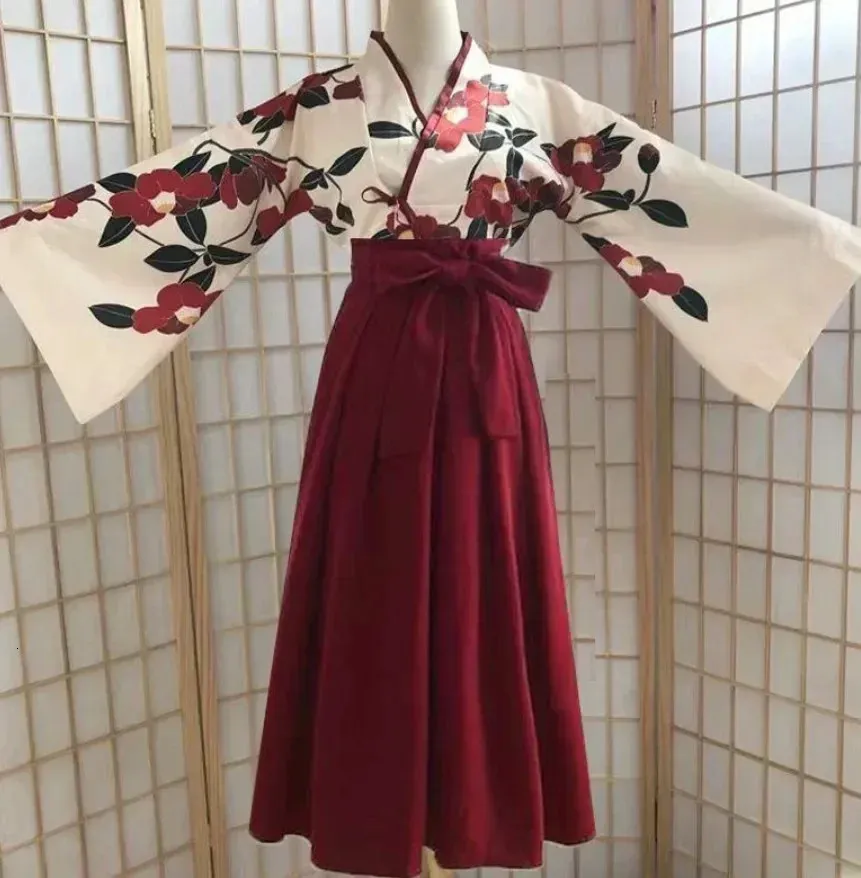 Kimono Haori Yukata Vêtements asiatiques Sakura Girl Japonais Style Floral Impression vintage Robe femme Oriental Camellia Love Costume 240420