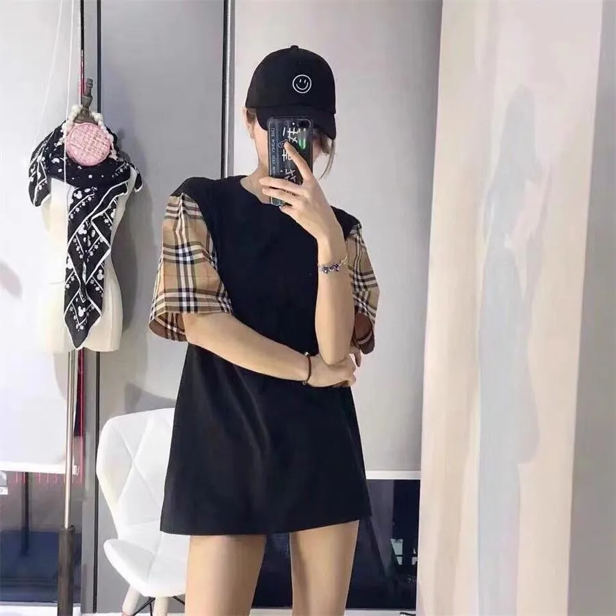 Designer Fashion Casual Summer B R Sleeve Patchwork Plaid randig t-shirt för både män och kvinnor, matchande sport och avslappnad mångsidig korta ärmar