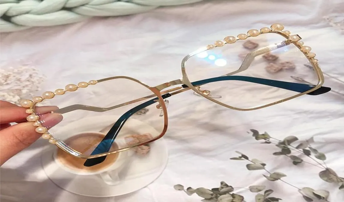 Neue Luxus weiße Perle klare Linsengläser für Frauen Vintage elegant Legierter Square Suns Brille Weibliche übergroße UV400 Shades Pink2459131