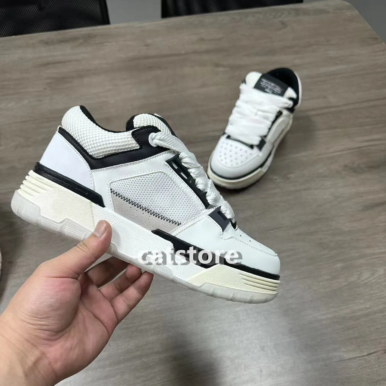 Wholesale Mens 90s Style Sneakers Classic Casual Fashion  display picture 1