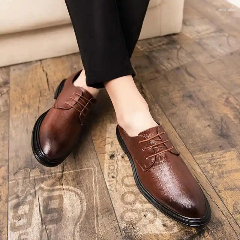 Dress Shoes Flat Men Sneakers 2024 Schoe voor lengte verhoogt luxe merken man loafers goedkope tennis shed -enkel