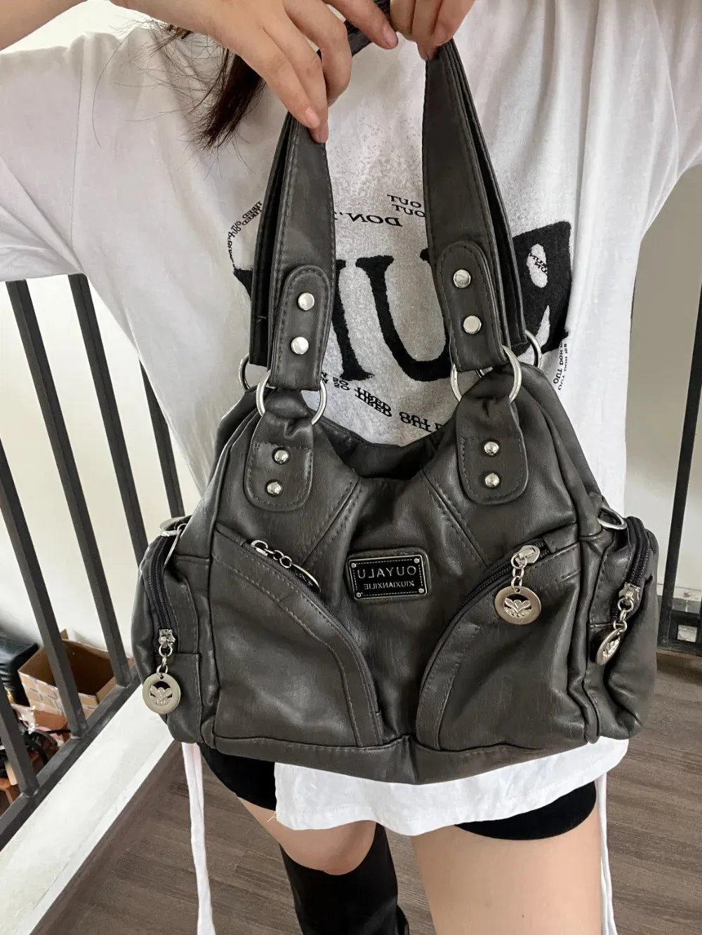 Vintage Inspired Leather Shoulder Bag: Large Capacity, Soft