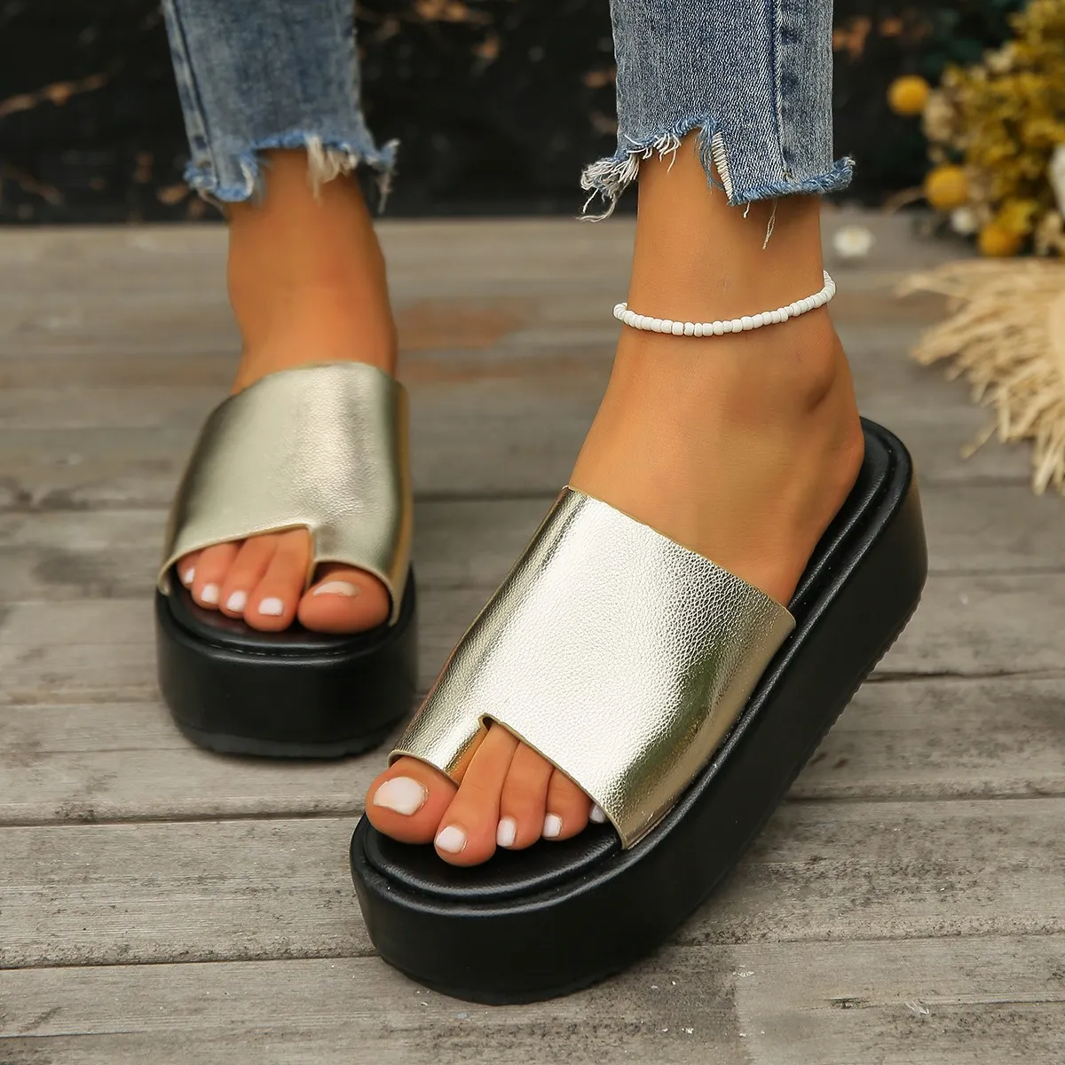 Womens Platform tofflor Fashion Sandals Beach Flip Flops Läder tjock botten Summer Gladiator Sandale Casual Shoes Black White Size 36-43