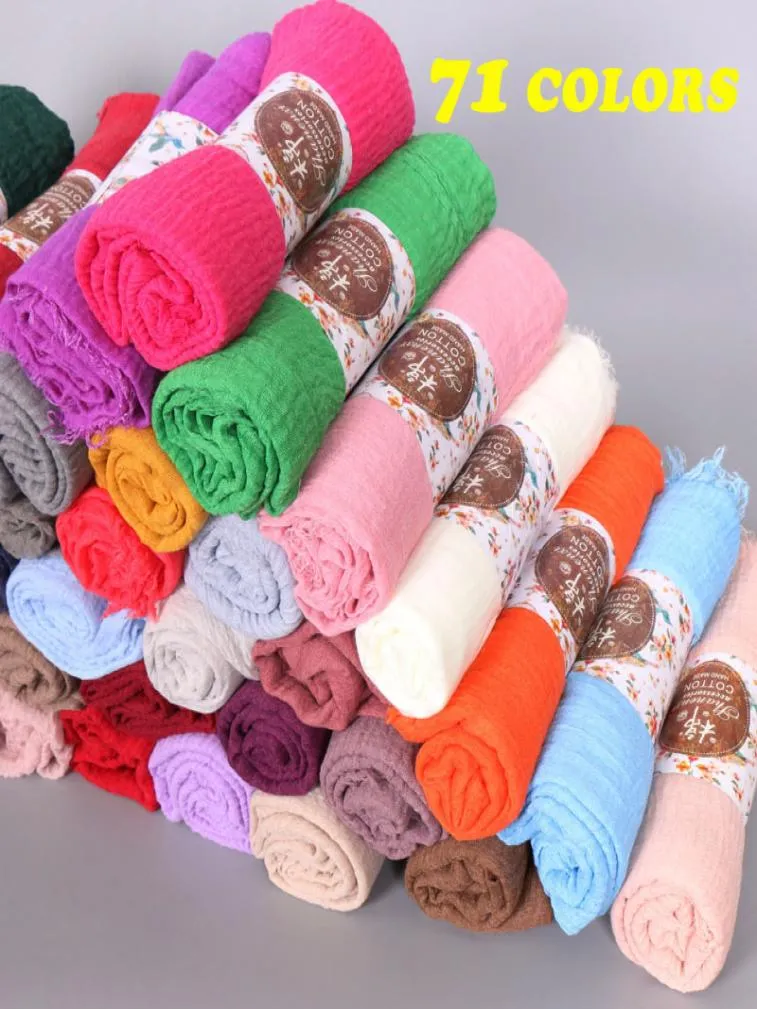 20pcslot 76 Colors Hochwertige einfache Farben Krümmle Bubble Baumwollschalschal mit Fransen Muslim Hijab Head Wrap Großgröße 5488041