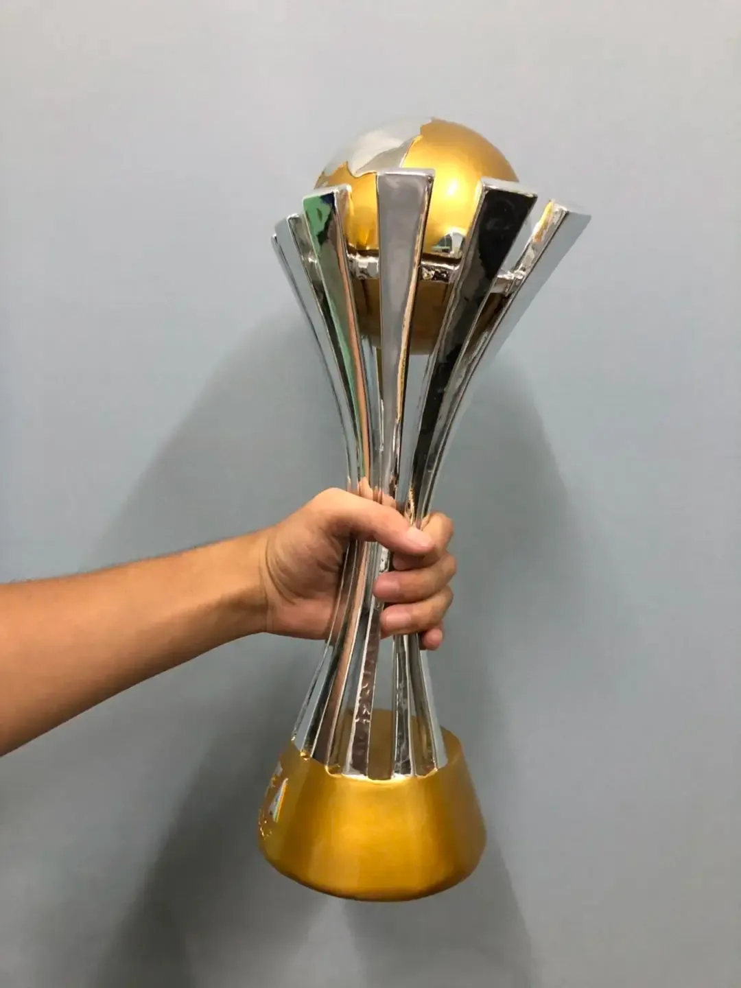 Hot Sale 2022 European Club World Cup Trophy 44cm fans souvenir dekoration gåva harts trofé för vinnare mästare