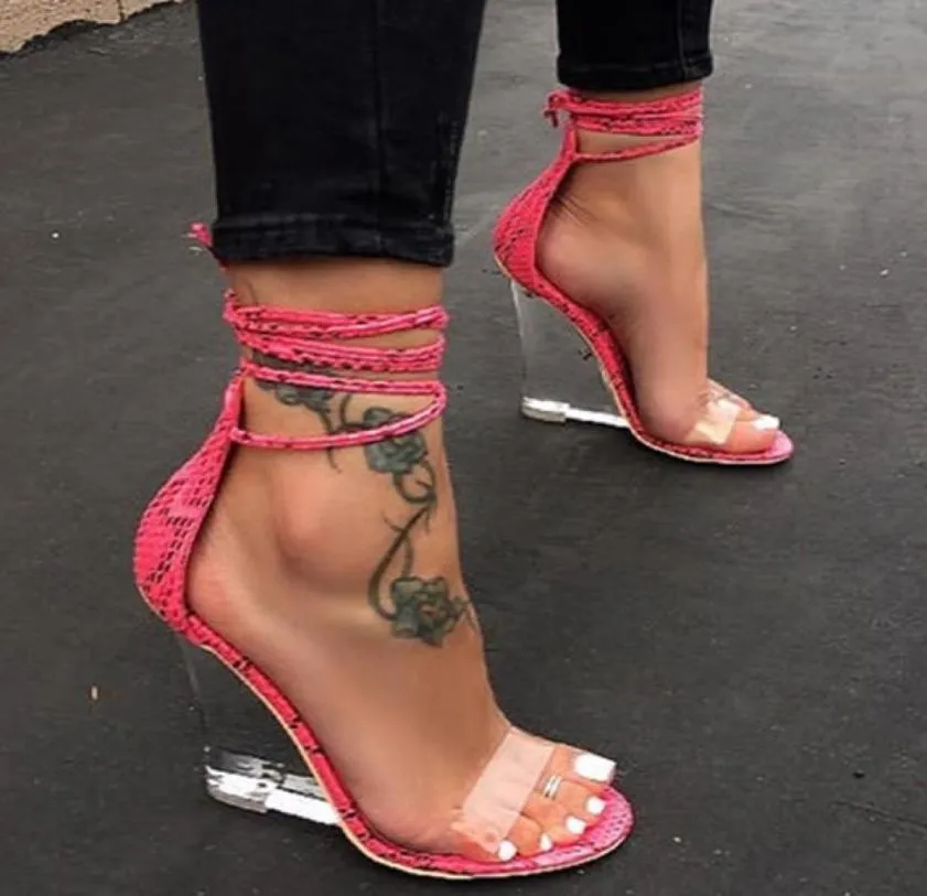 Maat 35 tot 40 met doos roze slangenkorrel bedrukte transparante designer sandalen Clear Heels dames platform wiggen hakken sandalen490466666