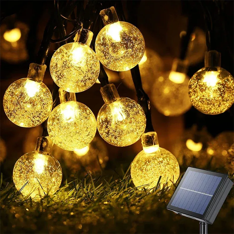 Décorations Lumières de cordes solaires extérieures 60 lumières de globe en cristal LED avec 8 modes Lumière de terrasse solaire étanche à énergie pour le décor de fête du jardin