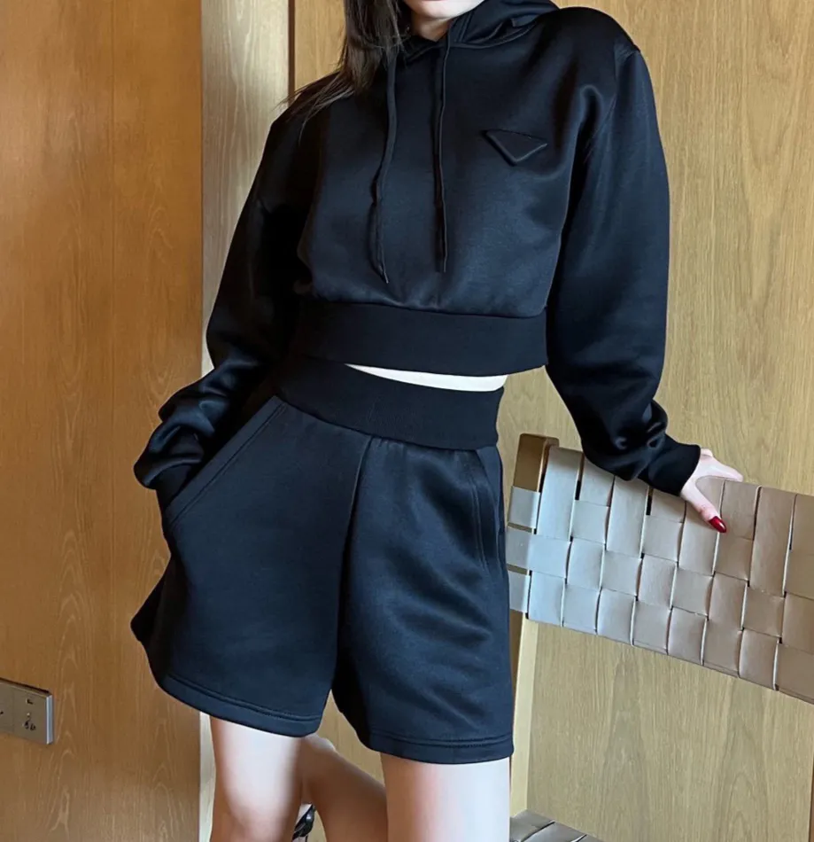 Kobiety z kapturem Koszule Designerskie damskie dostyki Suit Suit Fashion Spring Summer Casual Long-Sleeved Bluet Shorts Dwuczęściowy zestaw ubrania Rozmiar S M L G864