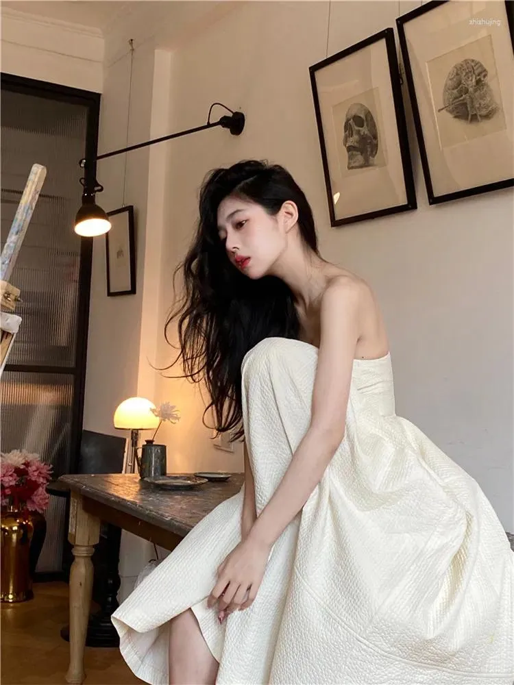 Lässige Kleider sexy Geburtstagskleid für Frauen Nischendesign Fit und Flare Empire A-Line White Elegant trägerloser Abend lang