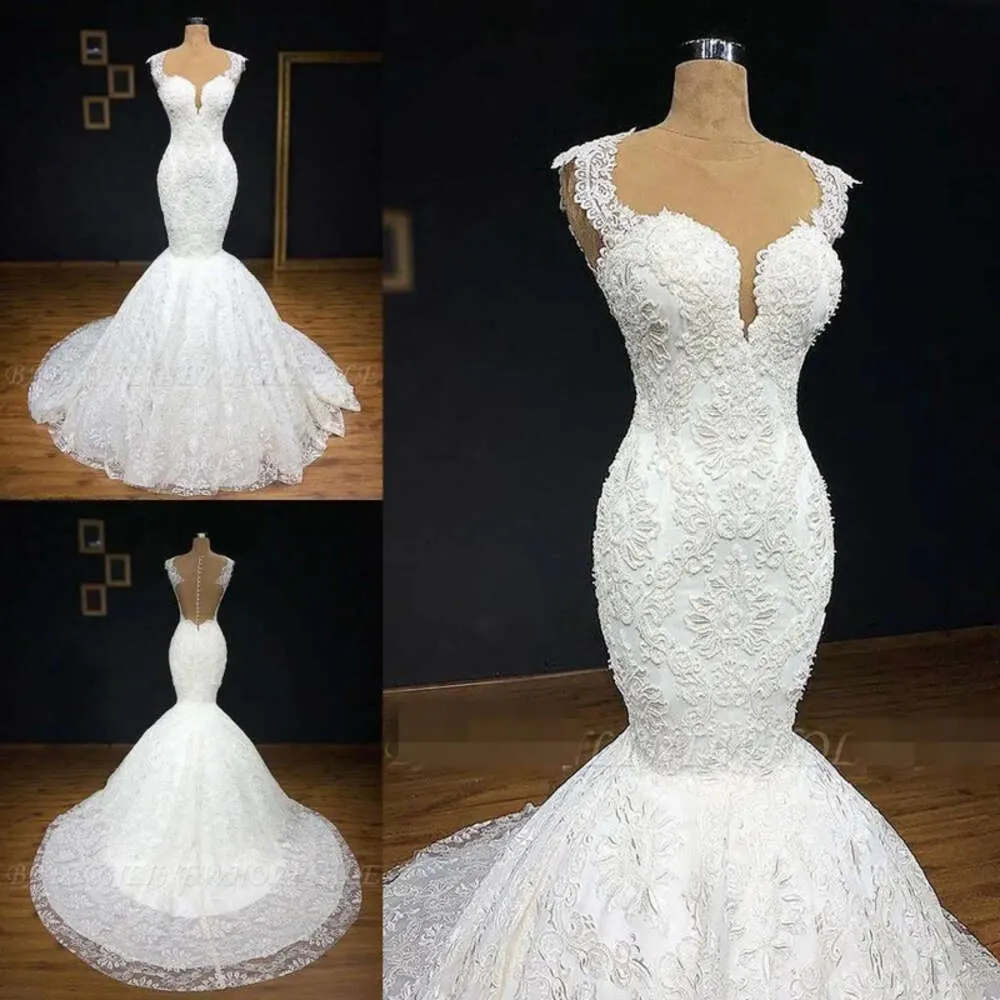 V Plunging Neck Mermaid Dresses Applique Lace Sweep Train Bateau Custom Made Chapel Wedding Bridal Gown 2020 Newest