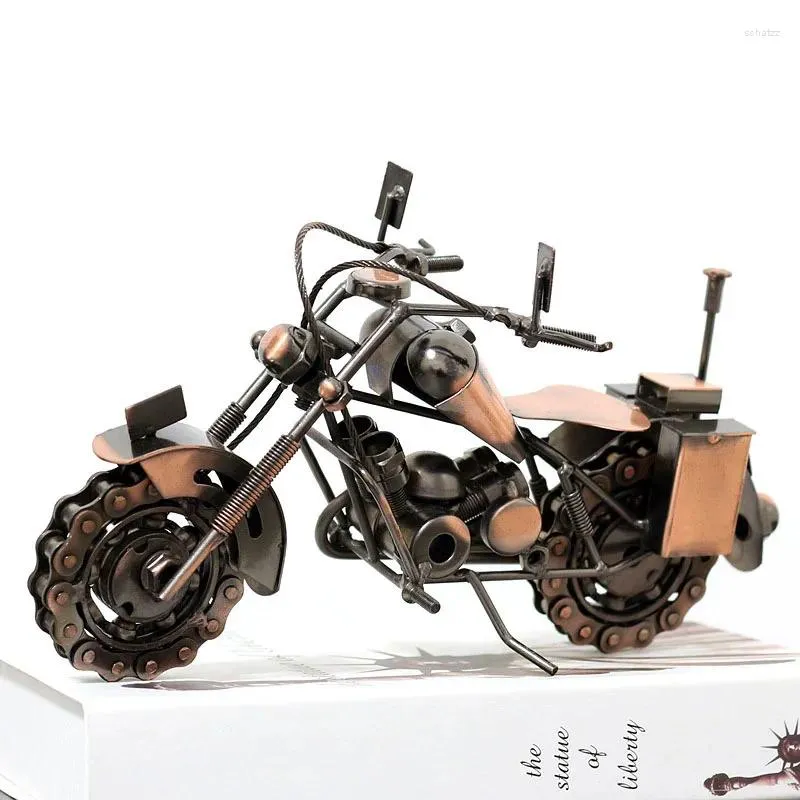 Figurki dekoracyjne Model motocyklowy retro motorowy brąz ręcznie robiony metalowy dekoracja proporcja vintage home dekoracje dla dzieci figurka figurka żelaza prezent
