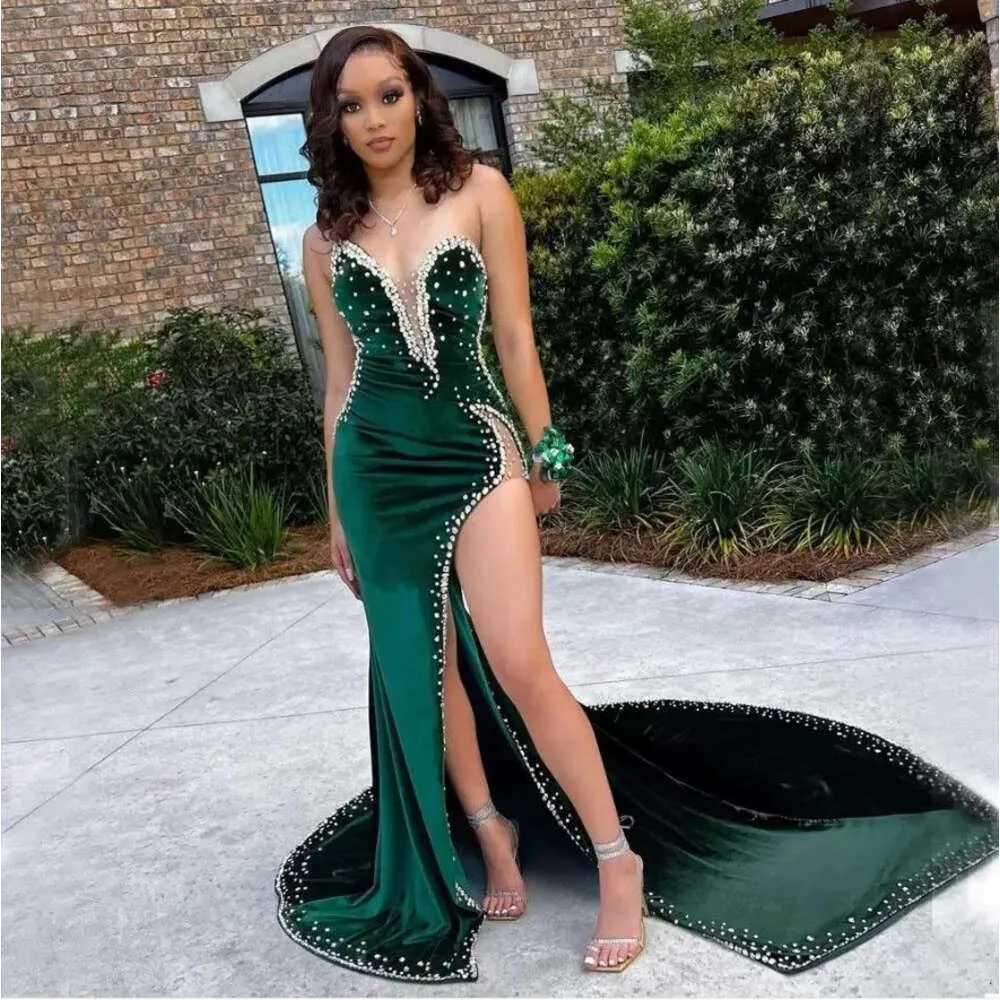 Stunning Green Veet Mermaid Prom Dresses Beaded Plunging Neck Side Split Rhinestones Evening Gowns Sweep Train Plus Size Birthday Party Formal Wear 0431