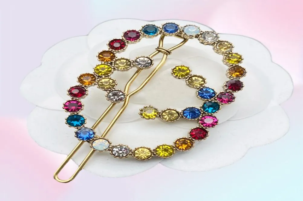 2022 NOUVEAU créateur en strass coloré Lettres Femmes Clips de cheveux Barrettes pour la mode Hair Jewelry Accessoires9043274