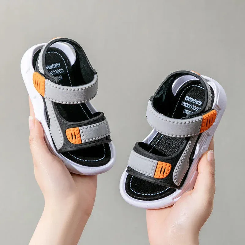 Boys Fashion Sandales Summer Souffeuse plage Slides Kids Nonslip Sport Sport Flats Chaussures Boys Sandalia Infantil 210 ans 240425