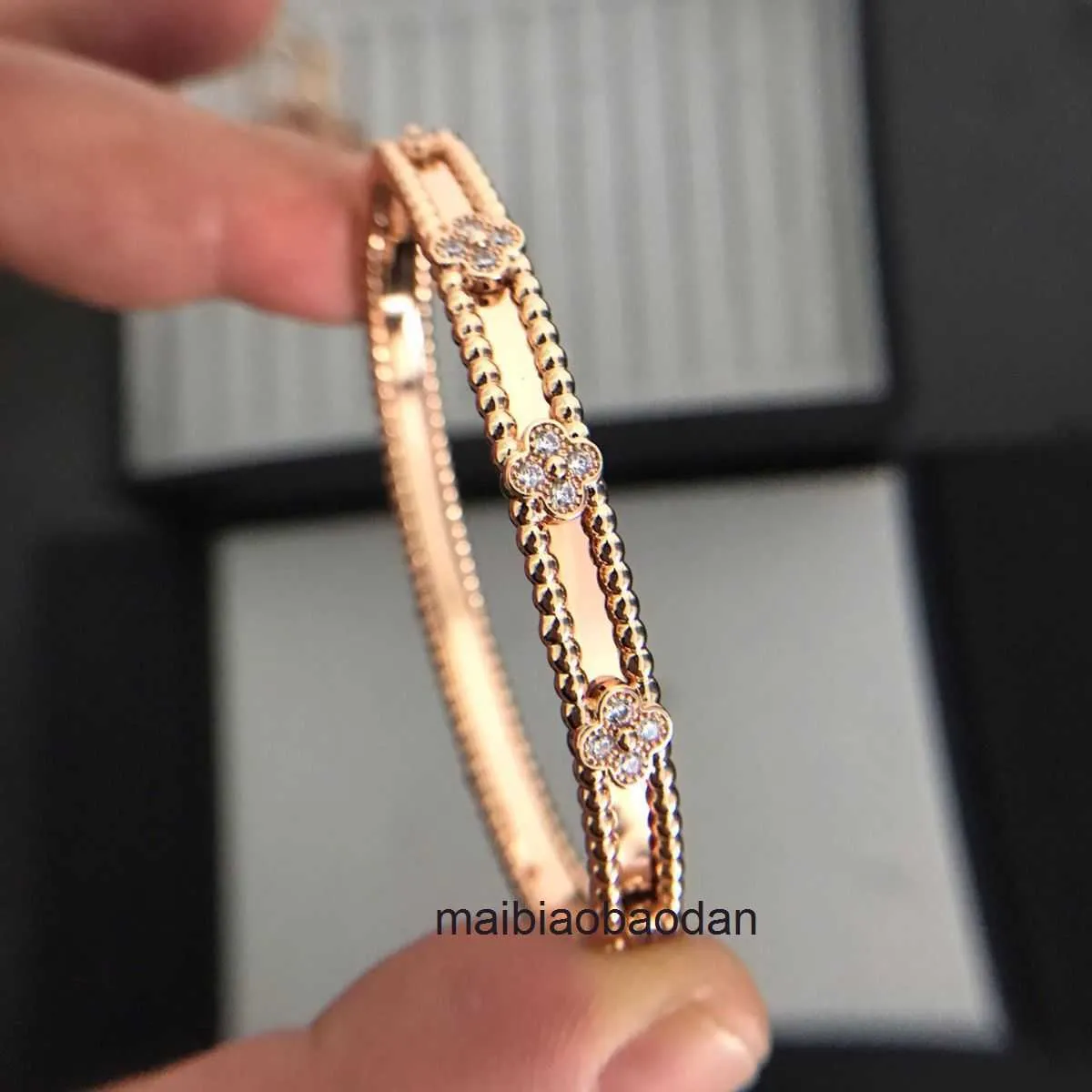 Designer Original 1to1 Vancllf Luxury Jewelry Fanjia CNC Bracelet en kaléidoscope High Board avec un trèfle à quatre feuilles étroite Sky Star Gold Plate