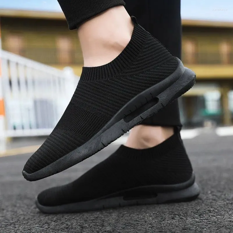 Chaussures décontractées 2024 hommes Light Running Jogging Breathable Men's Sneakers Slip on Loafer Shoe Momens Unisexe Sock Footwear