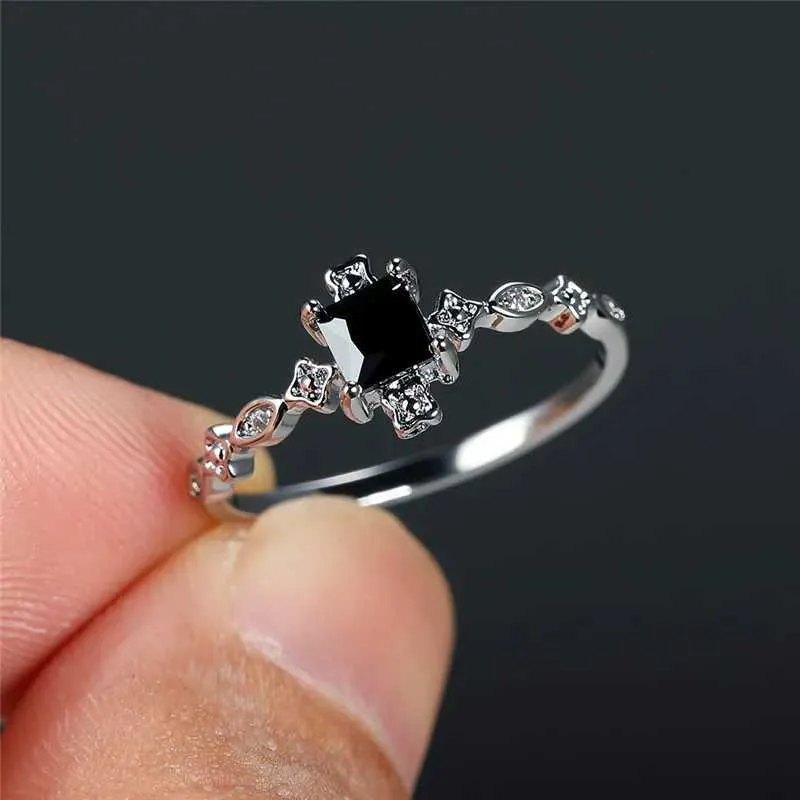 Полосы Rings Retro Mens Black Zircon Rssquare Crystal маленький каменный свадебный серебряный обручальный кольцо J240429