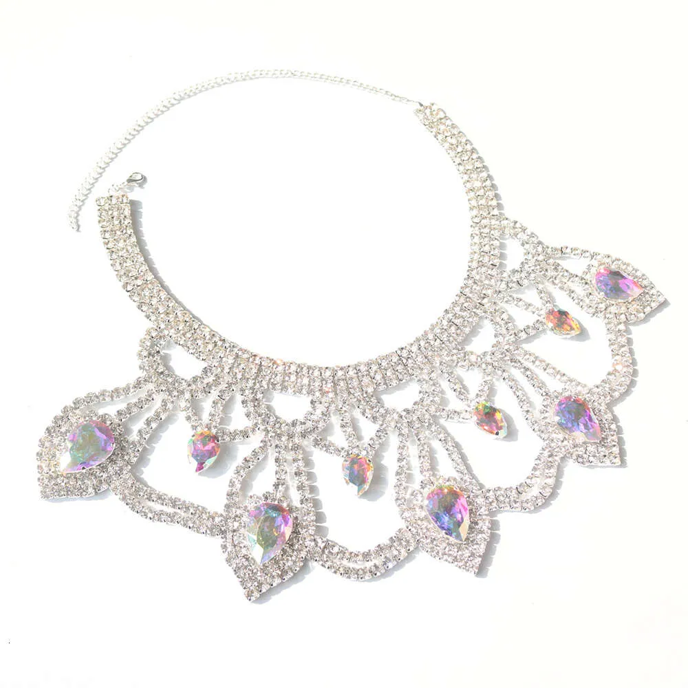 Accessoires de costumes Banquet de banquet Rigiane gouttelettes Fashion Mode boucle pendente Collier de bijoux pour femmes