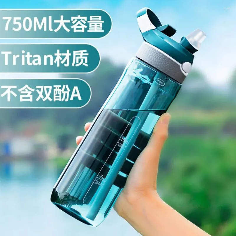 Butelki z wodą 750 ml butelka Przenośna fitness Plastikowy kubek Tritan Sports Kettle Elastic-Cap Straw Summer BPA Bezpłatna botella estetyka