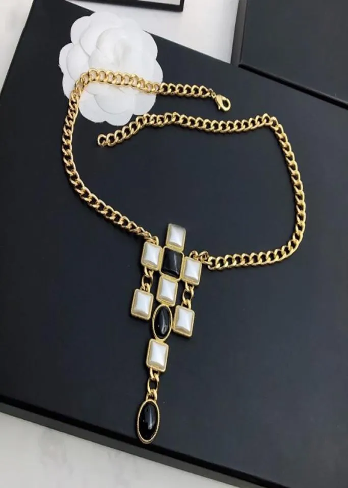 Vintage Fashion Jewelry for Women Party Europe Luxury Sweater Chain Black White Pearls Long Necklace C Stamp Gifts Chains7277816