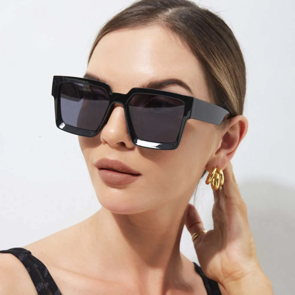 Atacado 2024 Moda clássica versátil Large Frame quadrado óculos de sol homens Mulheres clássicas da moda de tamanho de tamanho de tamanho de tamanho grande