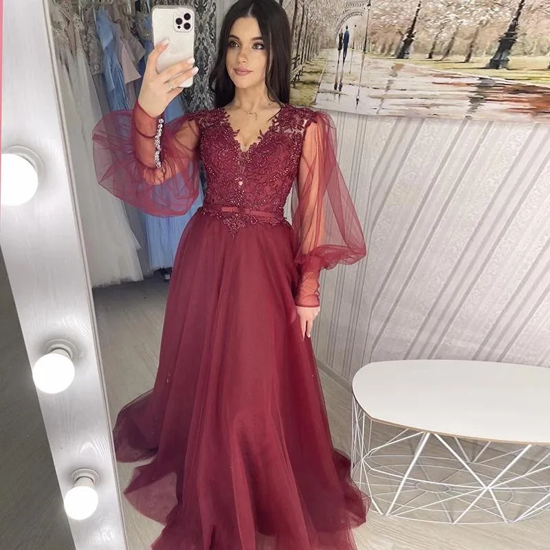 Luxury Tulle Burgundy V-Neck Evening Party Gown for Women