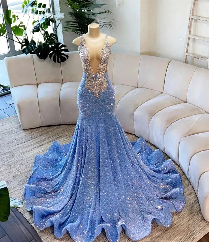 Sky Blue Sheer O Hals Langes Abschlussballkleid für schwarze Mädchen Perlen Kristall Diamond Geburtstagsfeier Kleider funkeln