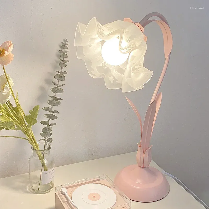 Lampade da tavolo francese accogliente e romantica Lampada da comodino retrò camera da letto americano Atmosfera LightInternet Celebrity Linglan Fiore