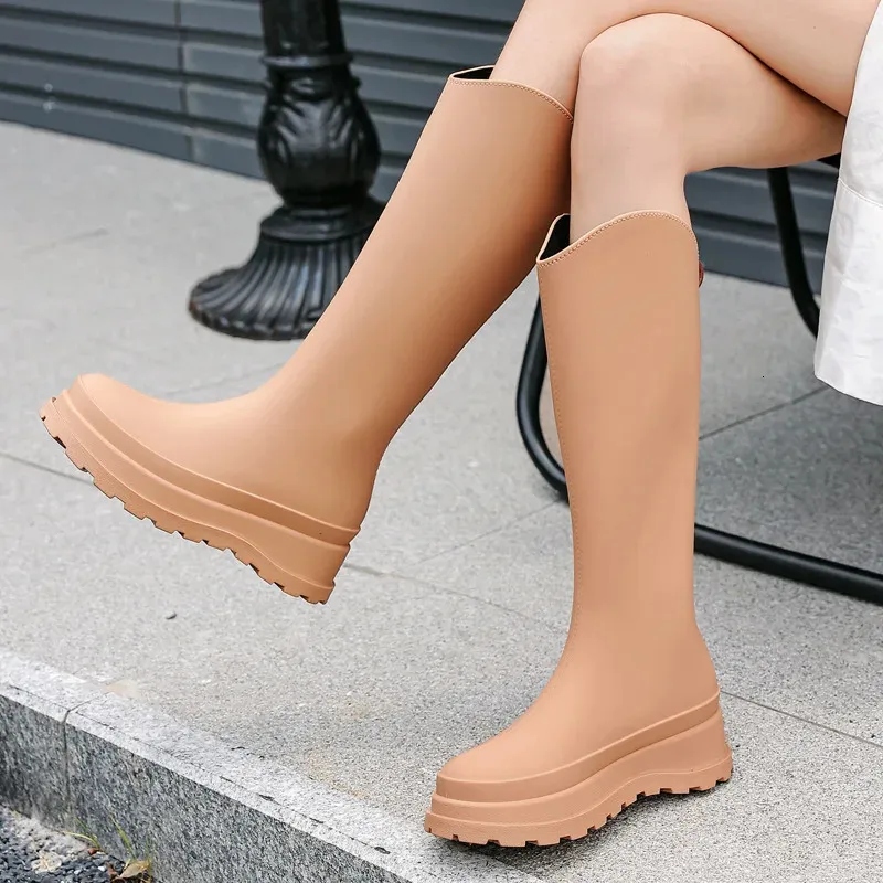 38 cm lange buis High Tube Dames Regenlaarzen PVC Outdoor Non-Slip Fashion Rain Boot Comfortabele Dikke bodem Waterdichte schoenen 240428
