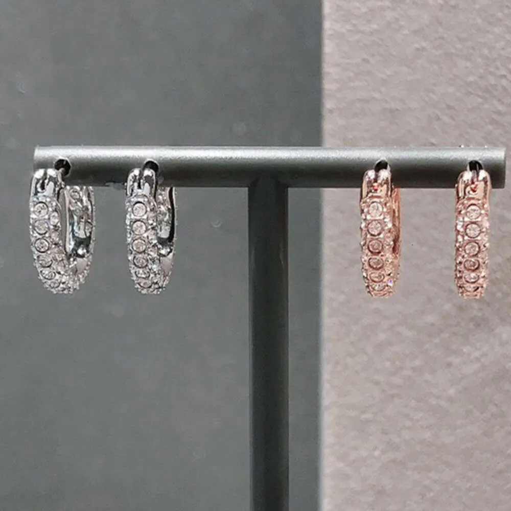 Arete Swarovski Diseñador Mujeres Calidad original de moda Luxury Fashion Minimalist Full Diamond Half Ring Hebilla Fresh y encantador anillo redondo Pendientes perforados