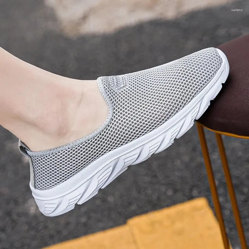 Casual schoenen mannen sneakers slip-on mesh licht lopende zapatillas mujer deporte xl maat 45 46 47 verkoop