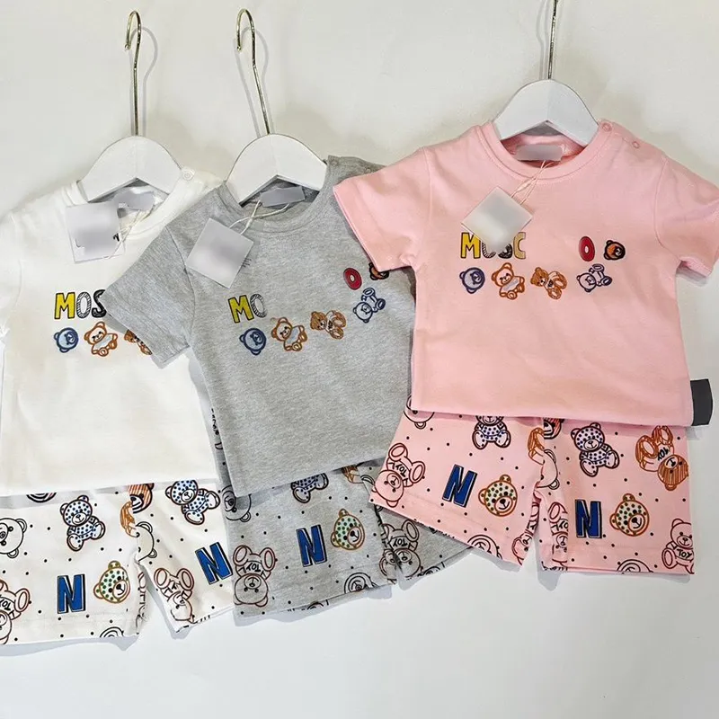 Trendy Brand Baby Criandler Conjunto novo de mangas curtas para meninos meninas recém-nascidas roupas de bebê de moda de moda shorts de camiseta 66-100cm CSD2404303