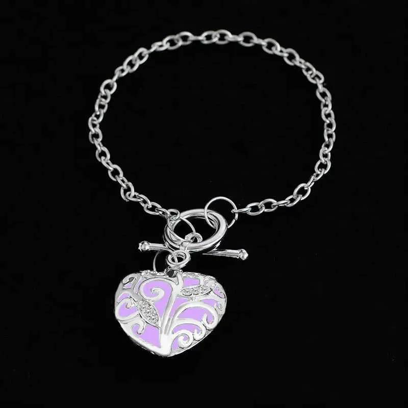 Kette Hot Sale Charming Herzarmbänder Armreifen für Frauen Mädchen im dunklen Herzen Anhänger Luminous Armband Weihnachtsgeschenk