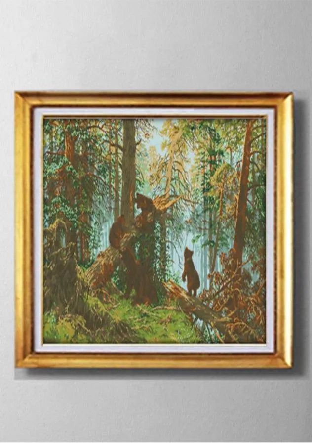 Ours dans la forêt de pin bricolage à la main