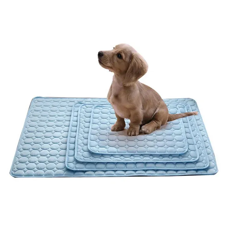 Tapis de refroidissement auto-auto-été pour chiens chats chien refroidissement tapis respirant caisse de caisse animale portable couverture de refroidissement animal portable 240416