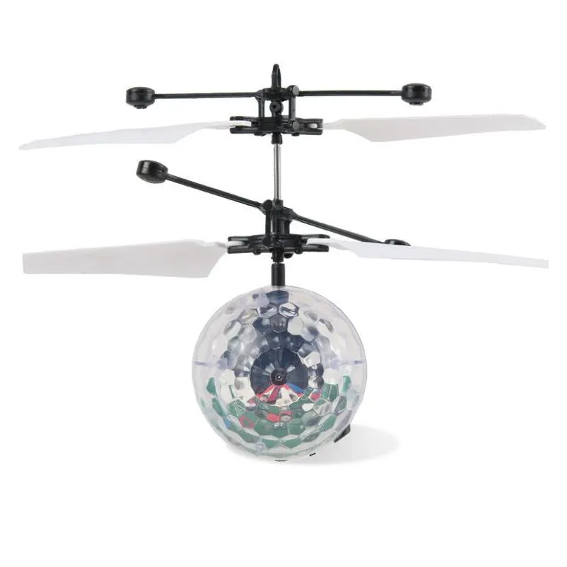 Aircraft électrique / RC Induction de jouets pour enfants Flying Hine Nouveau éloignement de la lampe en suspension en suspension Crystal Livraison DH9KR